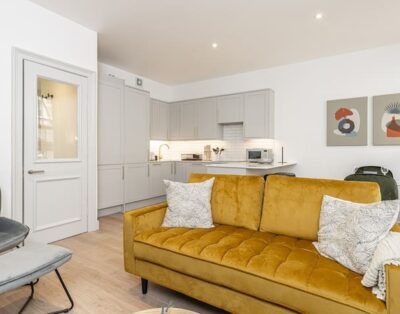 Bright flat in Leicester Square