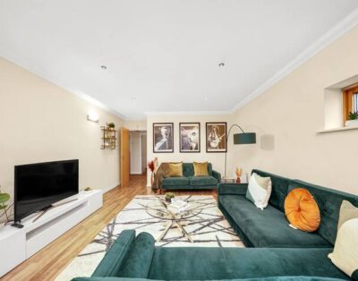 2 bedroom riverside apartment near Canary Wharf!