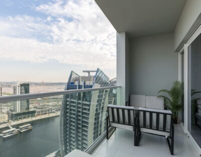 Business Bay Gem:1 bd apt with Scenic Canal Views
