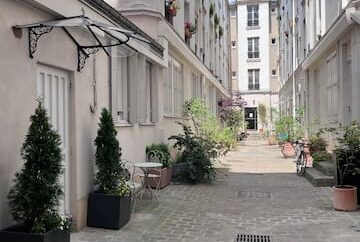 Townhouse with 2 bathrooms. Paris 11eme.