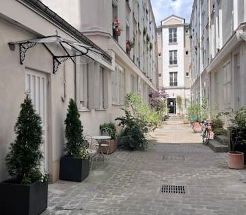 Townhouse with 2 bathrooms. Paris 11eme.