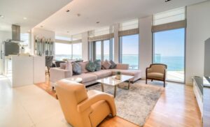 Bluewaters Escape: Ocean View and Luxury Living