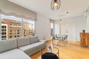 Sunny & Spacious 3 br apt Sants